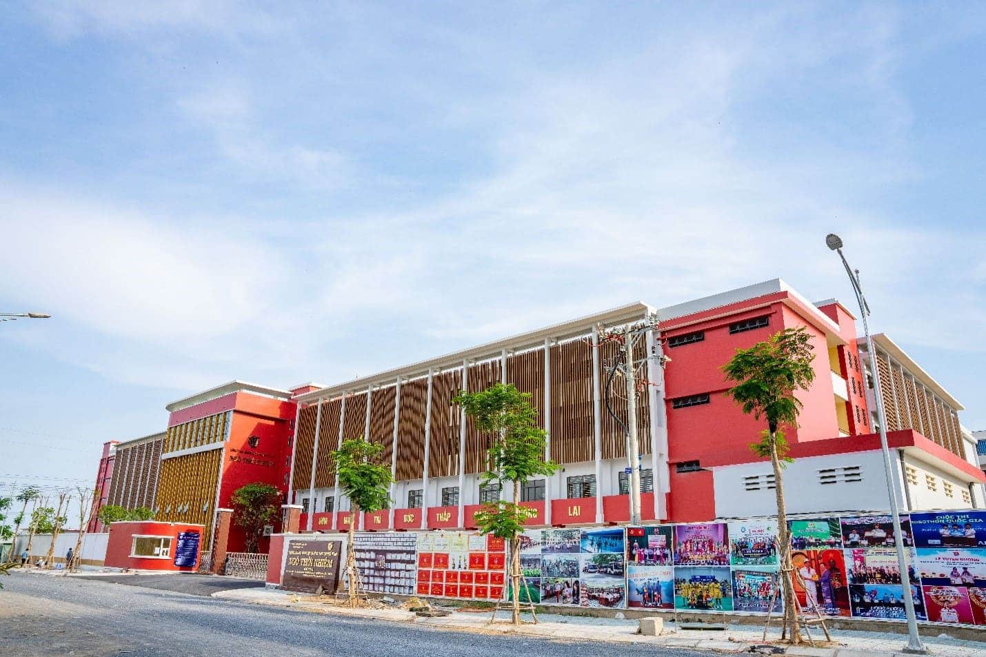 Trường liên cấp Ngô Thời Nhiệm liền kề Akari City đã đi vào hoạt động.