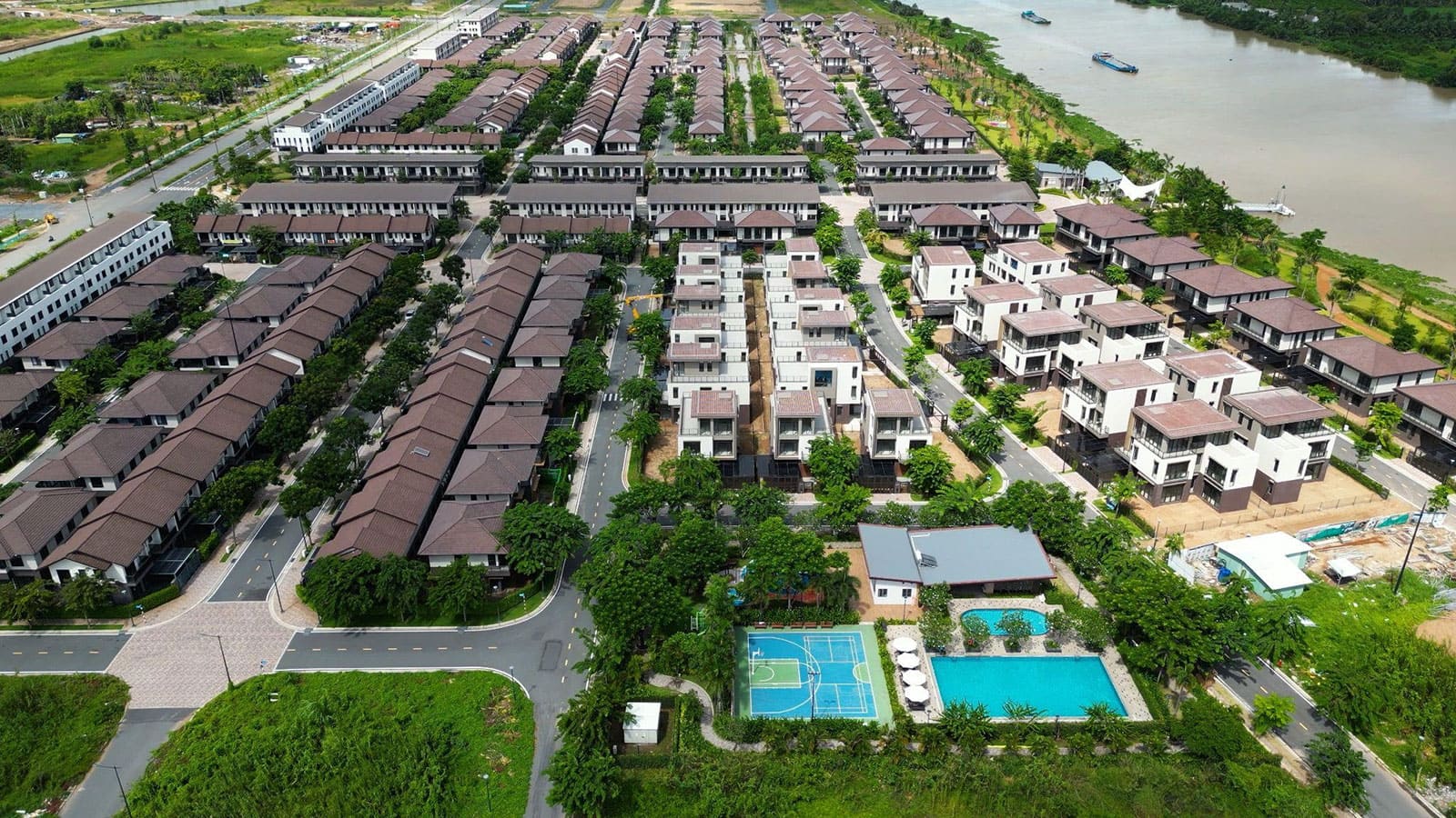 Compound The Aqua có thiết kế hiện đại.