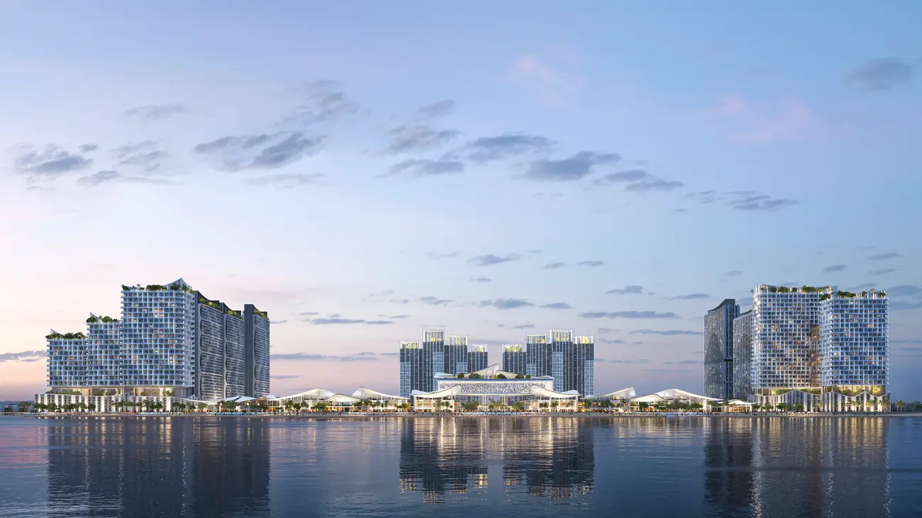 Khu phức hợp ven biển hiện đại và sang trọng vào lúc hoàng hôn.